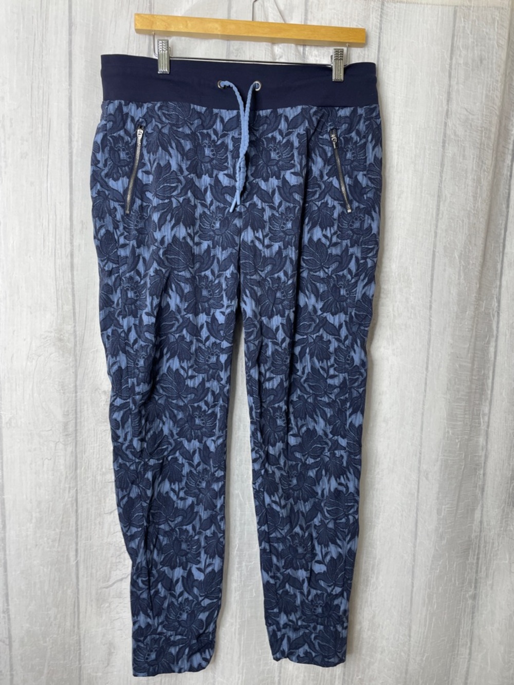 Athleta Navy Floral-Patterned Jogger Pants with Drawstring